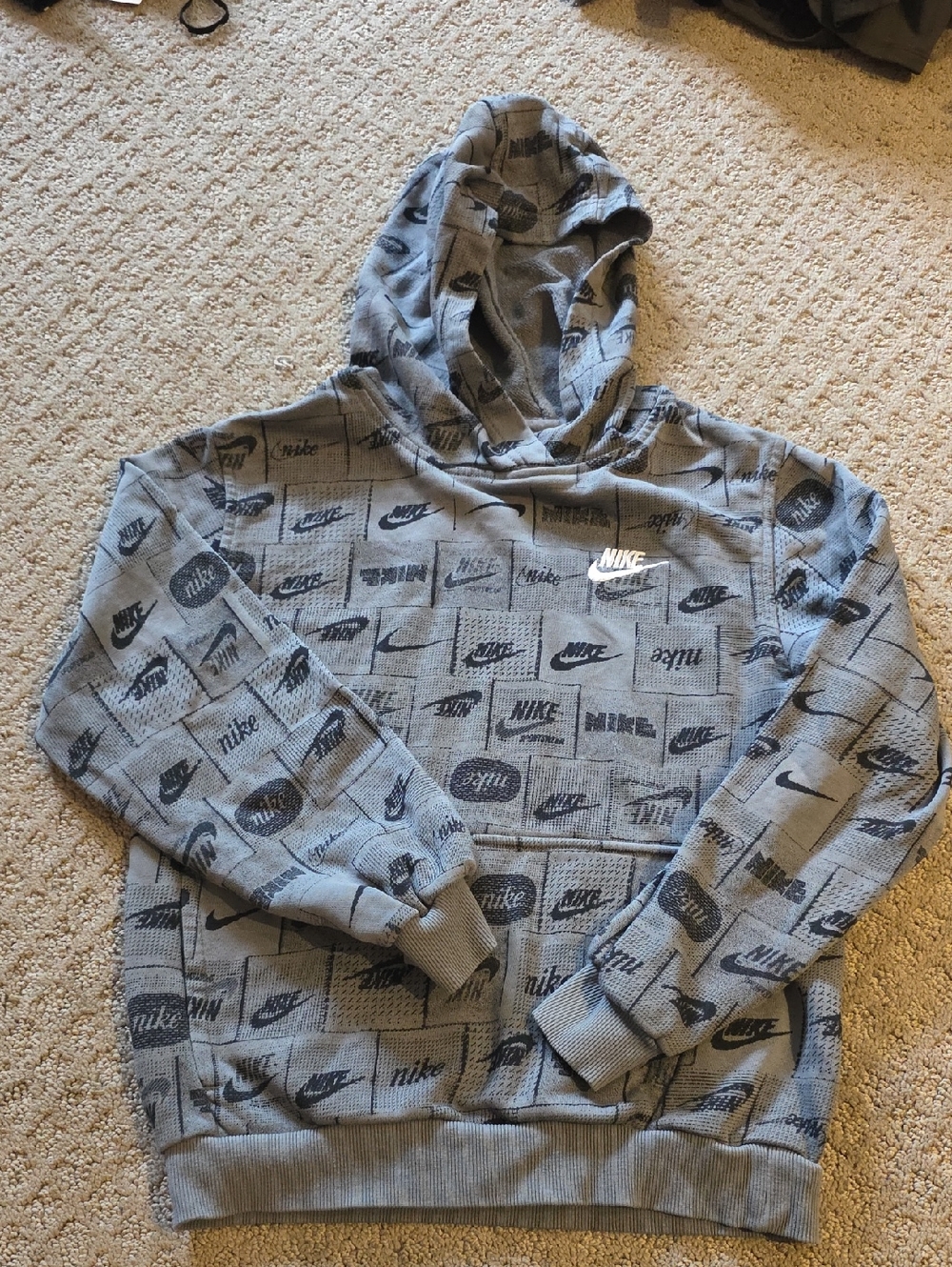 Nike Gray All-Over Logo Pullover Hoodie Boys L (Fits Like a M)